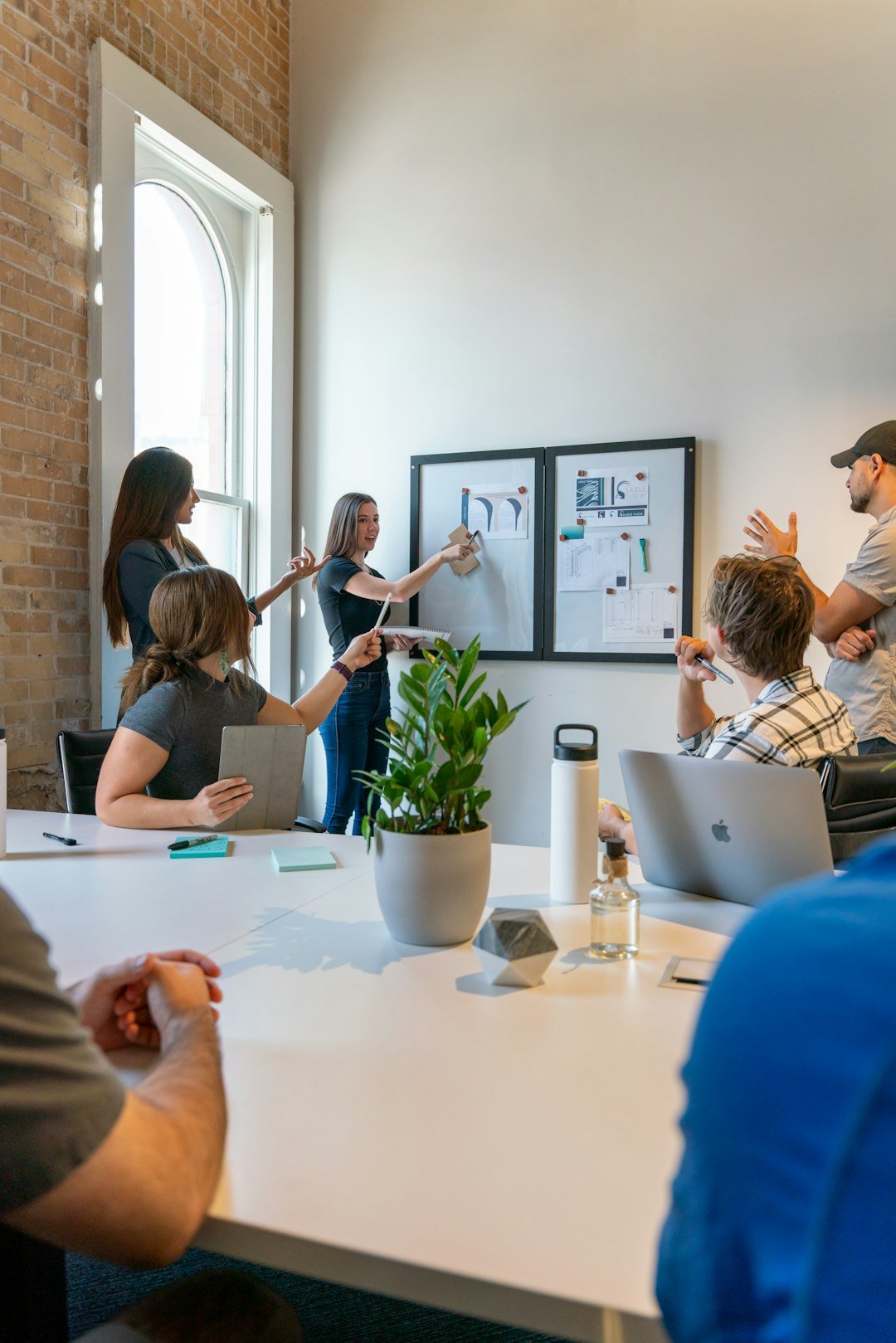 How Should AI Teams Be Structured? 1 AI team structure