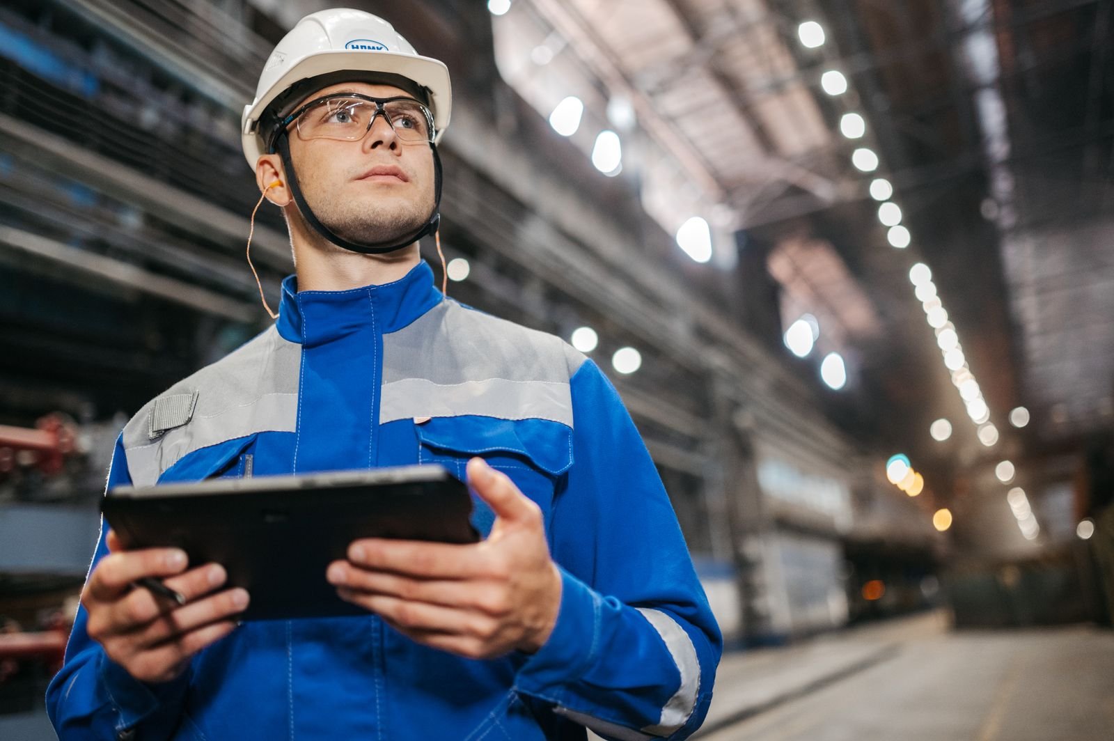 How Can Canadian Businesses Improve Productivity? 1 Canadian business productivity supported by digital tools in manufacturing