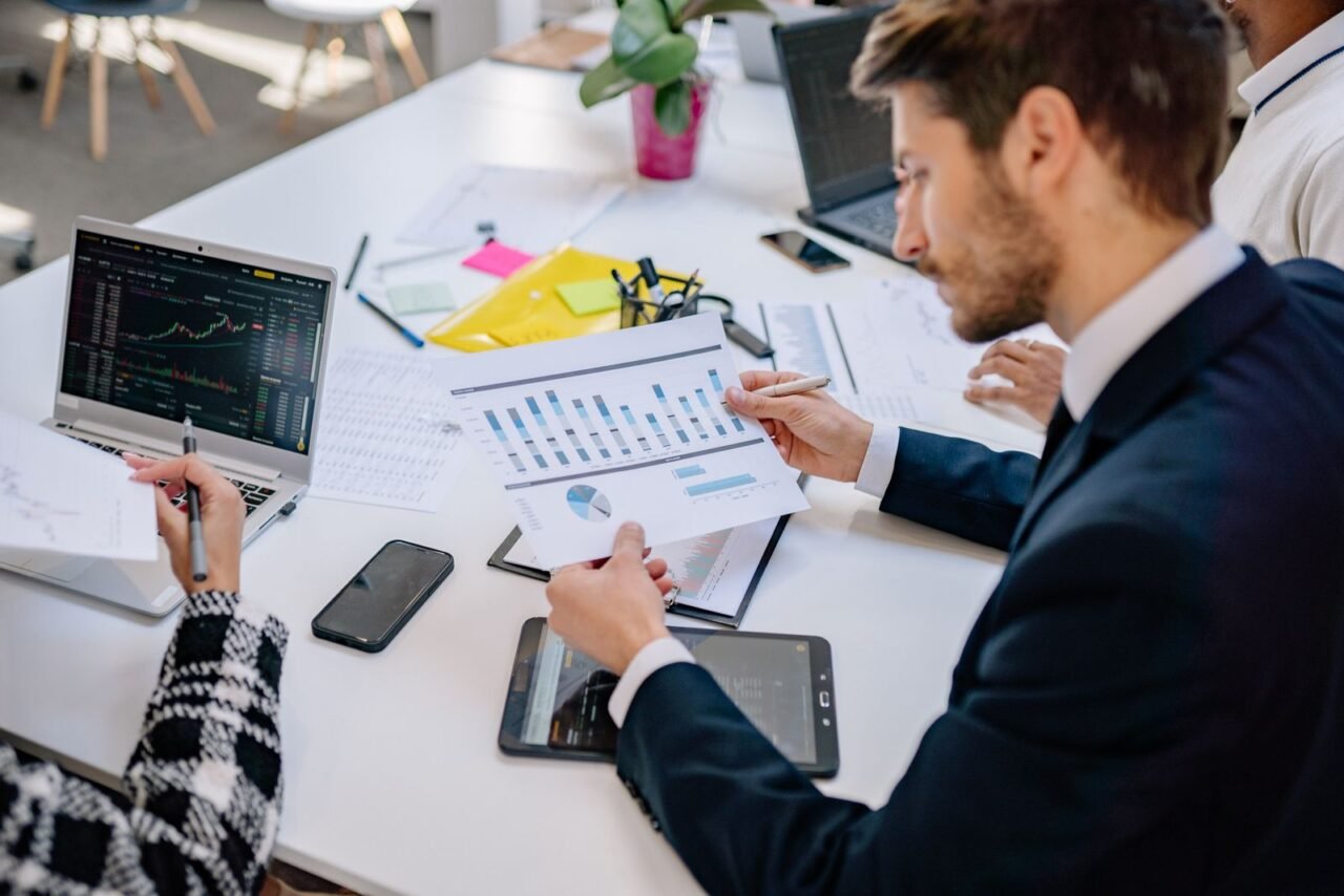 How Do You Identify the Root Causes of Low Productivity? 2 Managers comparing productivity data and process performance
