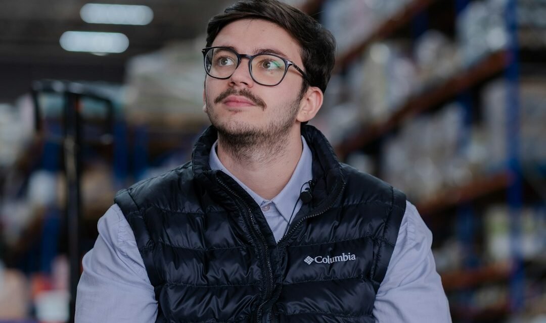 How Do You Measure Operational Performance? 2 Warehouse manager reviewing delivery and inventory performance