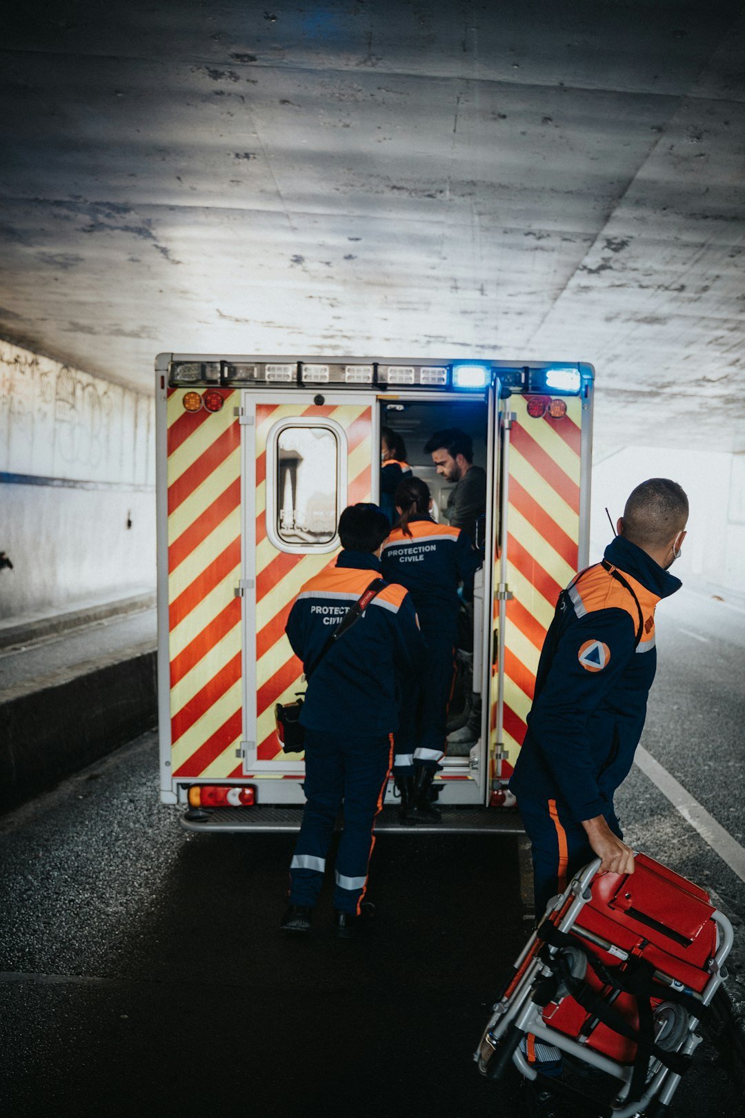 How Can Leaders Prevent KPI Gaming and Unintended Behaviour? 2 paramedics providing service beyond a waiting-time target